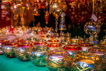 Fototapeta na wymiar Beautiful artworks of souvenirs and decoration made by glass