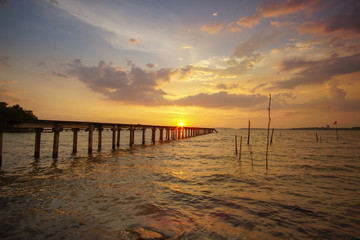 Fototapeta na wymiar Beautiful sunset scenery at seascape.