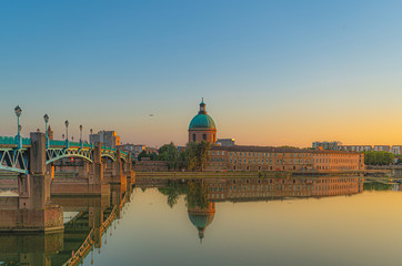 Fototapeta na wymiar Toulouse city and the sunset