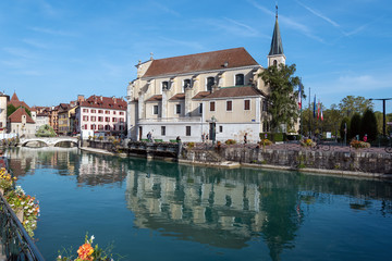 Fototapeta na wymiar Thiou river in downtown of Annecy , France.
