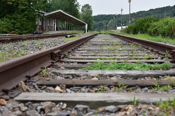 기차가 다니지 않는 오래 된 역