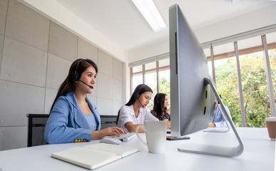 Team Business Operator with Headset , It support Call Center or Sale in Office, Service Business,...