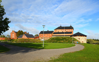Fototapeta na wymiar Medieval fortress on coast of picturesque lake Vanajavesi in Hameenlinna, Suomi. Autumn