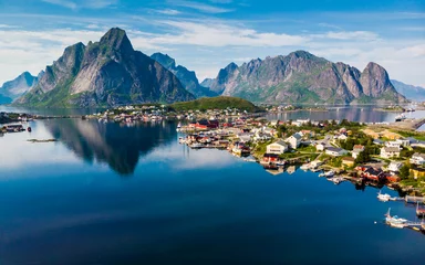 Muurstickers Fjord en bergen landschap. Lofoten eilanden Noorwegen © Voyagerix