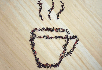 Red berries loose tea in tea cup shape