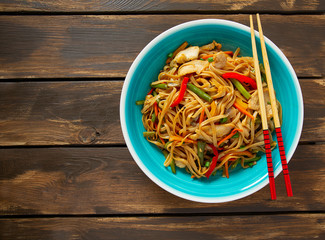 asian noodles with vegetables and mushrooms