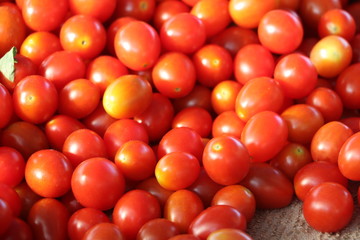 Fototapeta na wymiar Delicious red tomatoes. Summer tray market agriculture farm full of organic vegetables It can be used as background.
