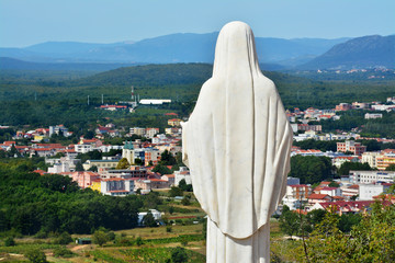 Figura Matki Boskiej na Górze objawień w Medjugorie - obrazy, fototapety, plakaty