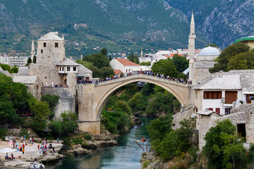 Fototapeta na wymiar Most w Mostar, piękny krajobraz miasta, Bośnia i Hercegowina