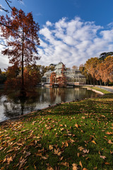 Fototapeta na wymiar Autumn in Madrid. Cristal Palace and lake view at Retiro Park. (vertical)