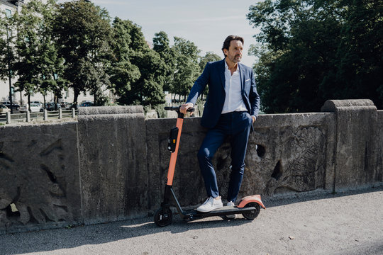 Mann with E-Scooter