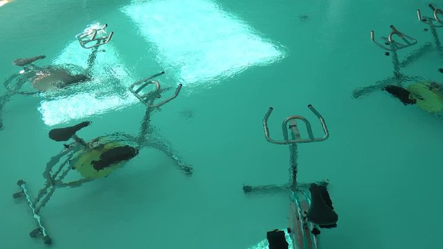Mat&eacute;riel pour pratiquer l'aquabiking en piscine