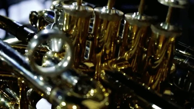 Tuba  instrumento de sopros de metal