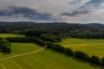 Fototapeta na wymiar Feld - Wald - Wiesen - Luftaufnahme