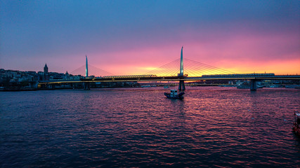 Fototapeta premium Golden horn bridge in Istanbul at dawn