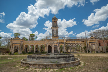 Fototapeta na wymiar Abandoned Hacienda 03