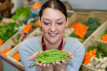 woman holding fresh green beans