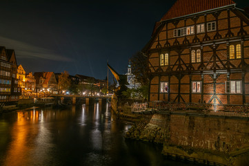 Fototapeta na wymiar Abendstimmung am Lüneburger Wasserviertel