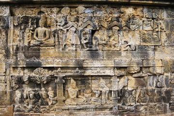 ジャワ島　ジョグジャカルタ　ボロブドゥール寺院遺跡　方形壇回廊　レリーフ