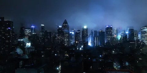 Fototapeten New York City in einer nebligen Nacht mit leuchtenden Lichtern © Mat Hayward