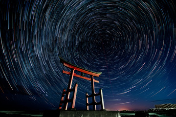 北極星を中心に回転する星空の長時間露光写真 / 北海道初山別町