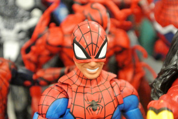 Obraz premium KUALA LUMPUR, MALAYSIA -MARCH 31, 2018: Selected focused of Marvel Comic action figure call Spider-man. He was one of the Avengers team. Action figures gather together by the collector. 