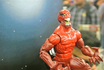 Obraz premium KUALA LUMPUR, MALAYSIA -MARCH 31, 2018: Selected focused of Marvel Comic action figure call Spider-man. He was one of the Avengers team. Action figures gather together by the collector. 