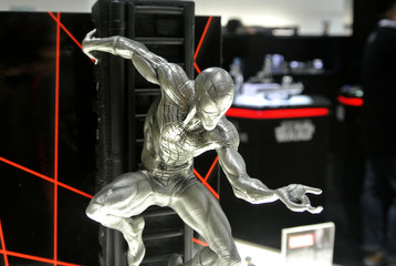 Obraz premium KUALA LUMPUR, MALAYSIA -APRIL 7, 2018: Selected focused of Marvel Comic action figure called Spider-man made from pewter metal. Luxury action figure for the collector and normally be the special souve