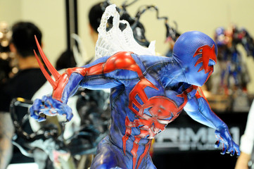 Obraz premium KUALA LUMPUR, MALAYSIA -APRIL 7, 2018: Selected focused of Marvel Comic action figure called Spider-man 2099. Futuristic Spider-man character. Action figures displayed by collector. 