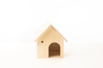 Obraz na płótnie Canvas Miniature wooden house with black chalkboard isolated against white background for copy space