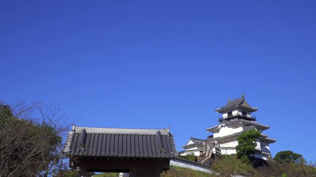 静岡県掛川市にある復元城址「掛川城」から空へティルトアップ