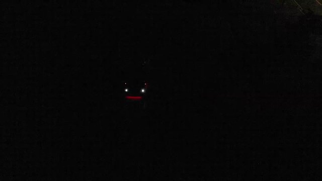 Carro acendendo farol