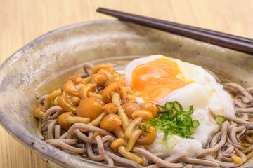 冷やしなめこ蕎麦