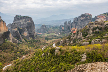 Fototapeta na wymiar Valley in Meteora and four monasteries on the rocks