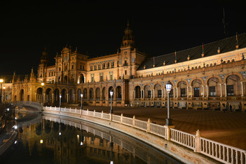 Fototapeta na wymiar night at Plaza de Espana in Seville