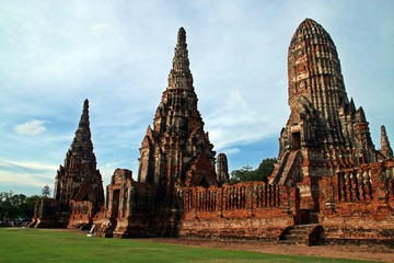 Obraz premium Templo budista de Wat Chaiwatthanaram en Ayutthaya (Tailandia).
