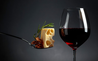 Cheese with walnuts, rosemary and red wine.