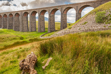 Obraz premium Famous Ribble Valley viaduct railway crossing seen in all its glory. Set in the heart of the Dales, a number of paths can be seen.