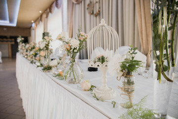 Fototapeta na wymiar beautiful wedding table flower decoration