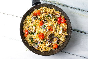 Linguine con vongole veraci, Cucina Mediterranea