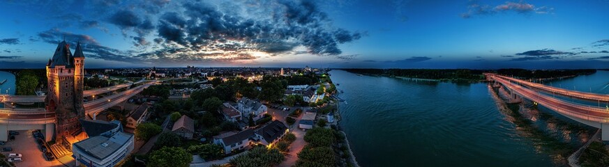 Fototapeta premium 360° aerial view city of worms at night