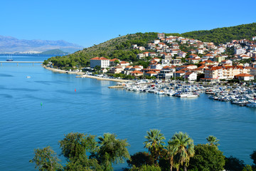 stare miasto Trogir w Chorwacji, morze Adriatyckie - obrazy, fototapety, plakaty
