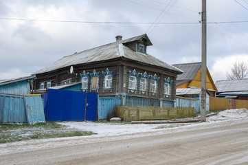 Fototapeta na wymiar Old, provincial, wooden house in Sudislavl, Kostroma region.
