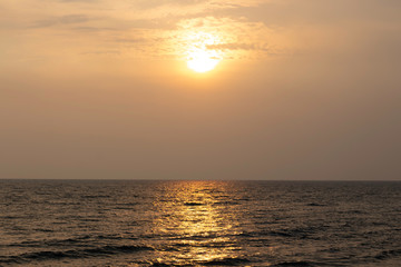 Obraz premium The blue sea in the morning with the rising sun