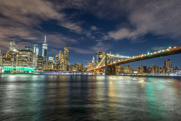 Fototapeta na wymiar Skyline of Manhattan and Brooklyn bridge, night view