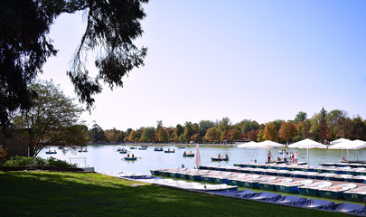 Fototapeta na wymiar boats for a walk in the garden of the Retiro Park in Madrid. Spain. Europe September 18, 2019