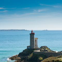 Fototapeta na wymiar tourists visiting the historic Petit Minou lighthouse on the Brittany coast