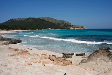Felsenküste und Strand auf Mallorca