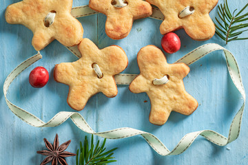 Gorgeous butter cookie chain as special Christmas ornaments