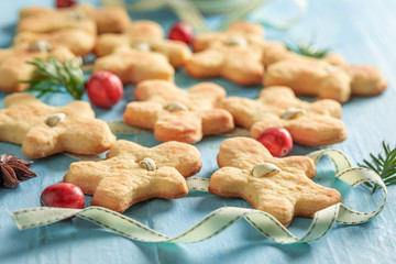Traditionally butter cookie chain as special Christmas ornaments